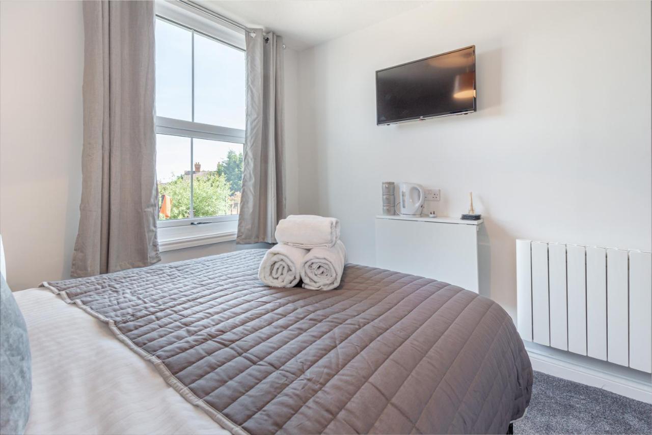 Host & Stay - The Bull Inn, 3 Double Rooms Fernhill Heath エクステリア 写真